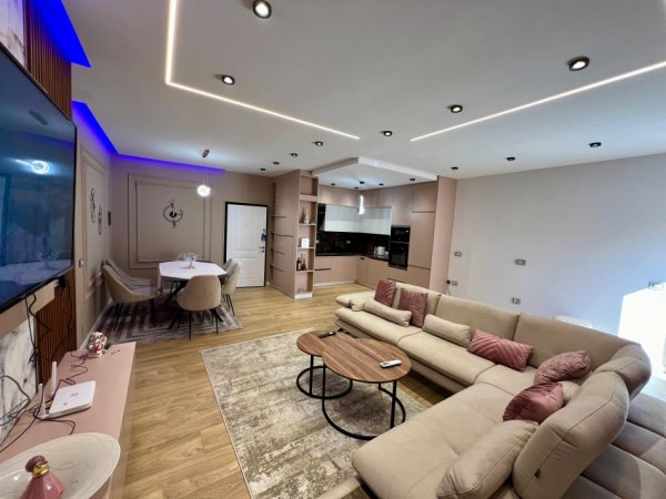 Tirane, jepet me qera apartament 2+1+Ballkon Kati 2, 116 m² 800 € (Liqeni i Farkes)