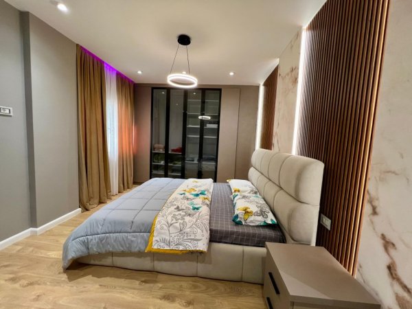Tirane, jepet me qera apartament 2+1+Ballkon Kati 2, 116 m² 800 € (Liqeni i Farkes)