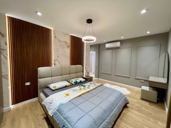 Tirane, jepet me qera apartament 2+1+Ballkon Kati 2, 116 m² 800 € (Liqeni i Farkes)