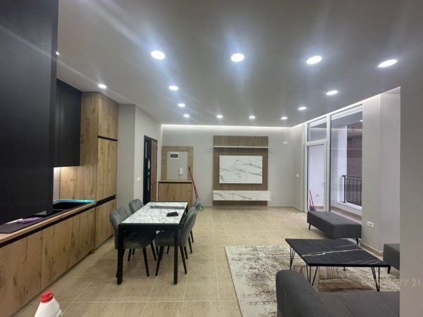 Tirane, jepet me qera apartament 2+1+Aneks+Ballkon Kati 1, 98 m² 770 € 
