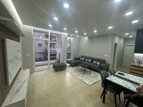 Tirane, jepet me qera apartament 2+1+Aneks+Ballkon Kati 1, 98 m² 770 € 