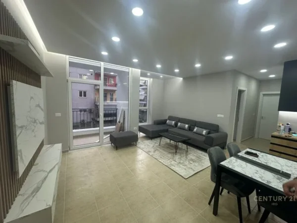 Tirane, jepet me qera apartament 2+1+Aneks+Ballkon Kati 1, 98 m² 770 € 