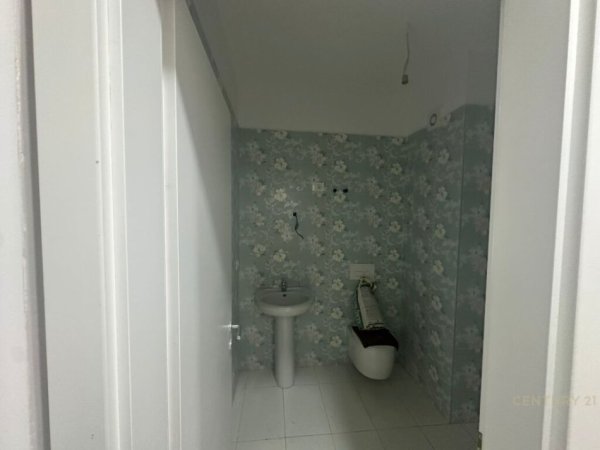 Tirane, jepet me qera apartament 2+1+Aneks+Ballkon Kati 1, 98 m² 770 € 