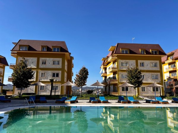 Tirane, jepet me qera apartament 2+1+Ballkon Kati 2, 116 m² 950 € (Liqeni i Farkës)