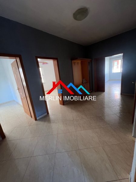 Tirane, jepet me qera ambjent biznesi Kati 3, 170 m² 1.200 € (Komuna e Parisit)