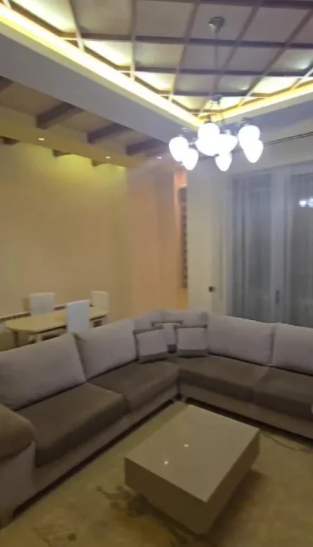 Tirane, jepet me qera 2+1+Ballkon Kati 2, 110 m² 1.000 € (Pazari ri)