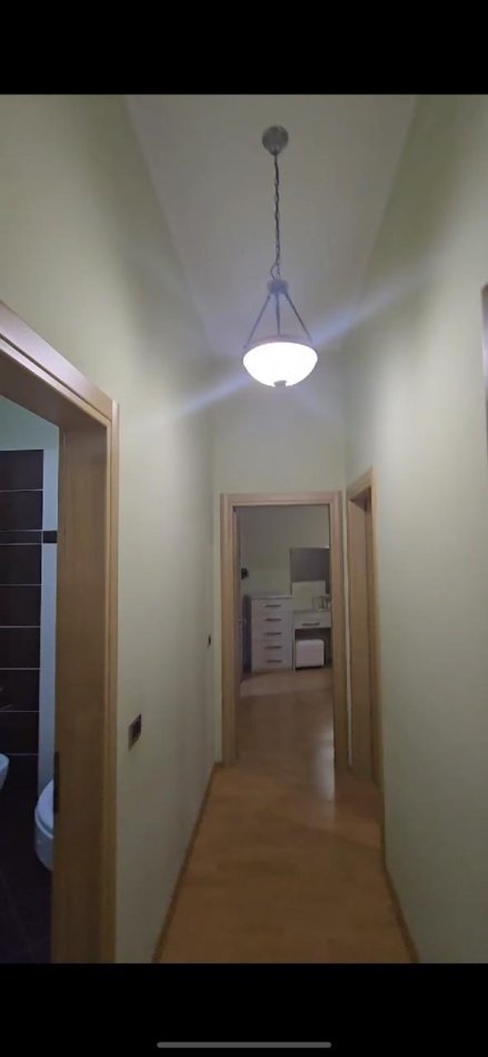 Tirane, jepet me qera apartament 2+1+Ballkon Kati 2, 110 m² 1.000 € (Pazari ri)