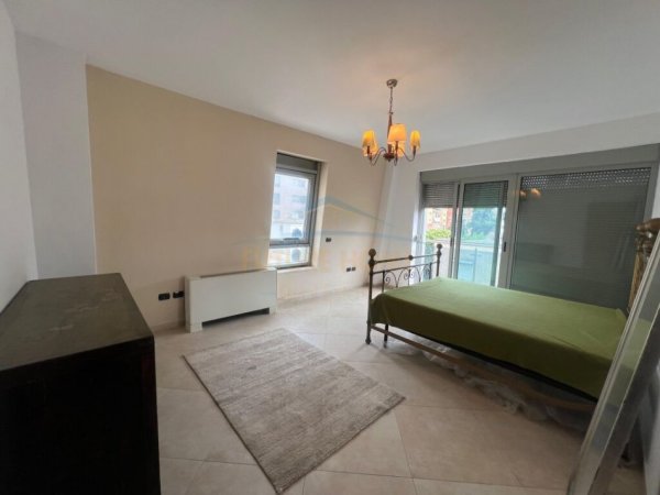 Tirane, jepet me qera apartament+verande |  2+1+Ballkon Kati 3, 180 m² 1.450 € (Blloku)