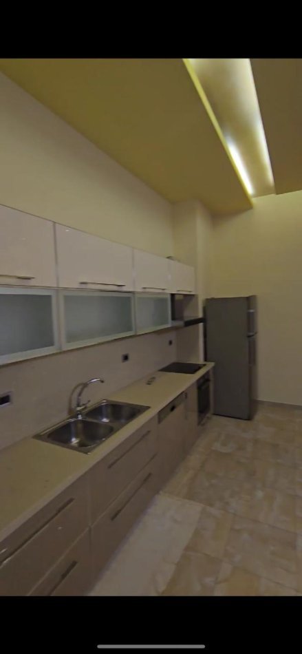 Tirane, jepet me qera apartament 2+1+Ballkon Kati 2, 110 m² 1.000 € (Pazari ri)