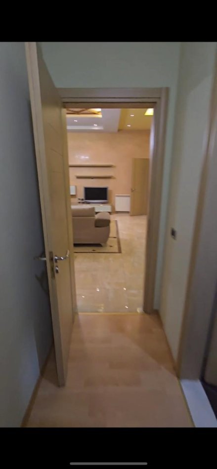 Tirane, jepet me qera apartament 2+1+Ballkon Kati 2, 110 m² 1.000 € (Pazari ri)