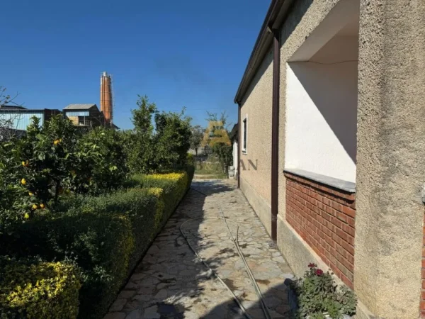 Tirane, jepet me qera truall , 2.000 m² (Valias, Kamez)
