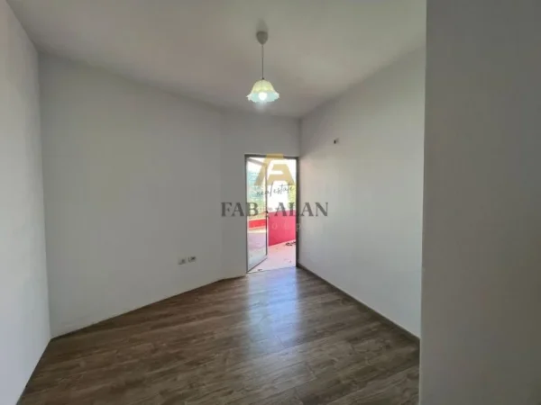 Tirane, shitet apartament 3+1+2 Kati 5, 115 m² 120.000 € (Bulevardi i Ri, Paskuqan)