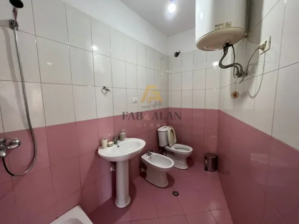Tirane, shitet apartament 3+1+2 Kati 5, 115 m² 120.000 € (Bulevardi i Ri, Paskuqan)
