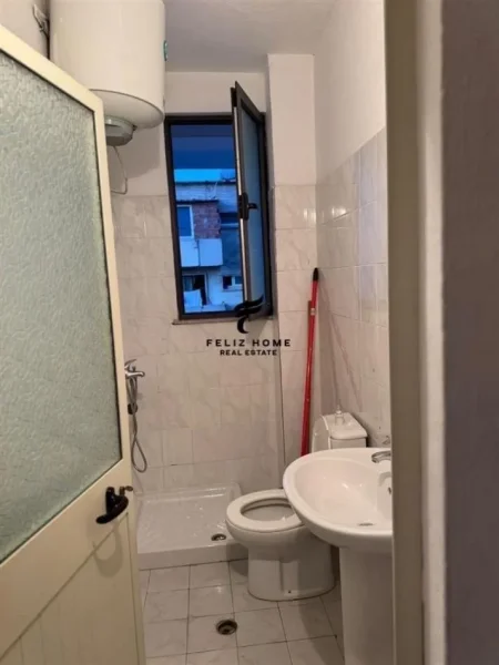 Tirane, jepet me qera apartament 2+1 Kati 4, 95 m² 600 € (RRUGA FERIT XHAJKO)