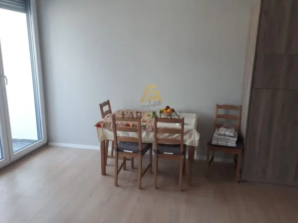 Tirane, jepet me qera apartament 1+1 Kati 2, 70 m² 550 € (Ali Dem)