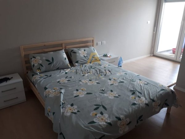 Tirane, jepet me qera apartament 1+1 Kati 2, 70 m² 550 € (Ali Dem)