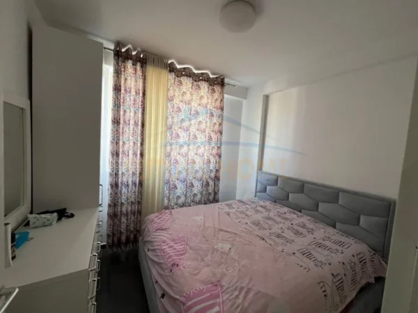 Tirane, jepet me qera apartament 1+1 Kati 3, 63 m² 400 € (SHKOZE TIRANE)