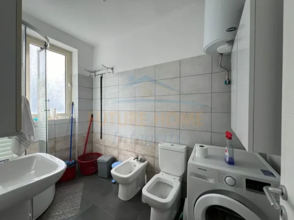 Tirane, jepet me qera apartament 1+1 Kati 3, 63 m² 400 € (SHKOZE TIRANE)