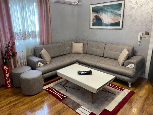 Tirane, jepet me qera Vile 2+1 Kati 4, 75 m² 450 € (allias)