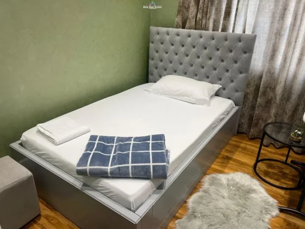 Tirane, jepet me qera Vile 2+1 Kati 4, 75 m² 450 € (allias)