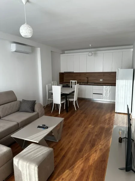 Tirane, jepet me qera apartament 2+1+Ballkon Kati 3, 100 m² 600 € (astir)