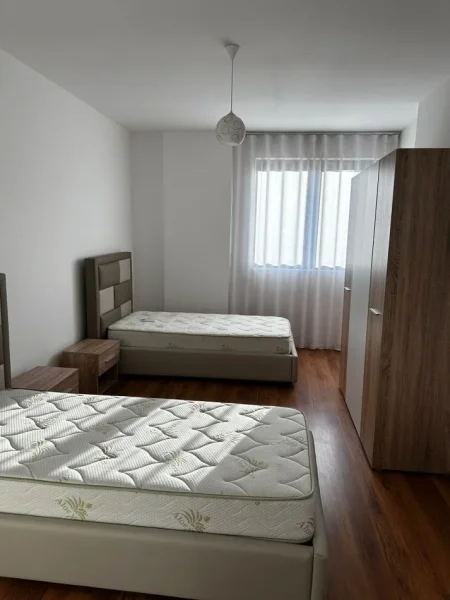 Tirane, jepet me qera apartament 2+1+Ballkon Kati 3, 100 m² 600 € (astir)