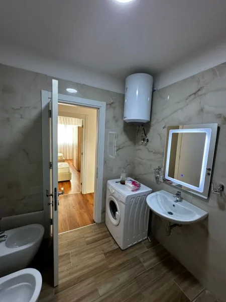 Tirane, jepet me qera apartament 2+1+Ballkon Kati 3, 100 m² 600 € (astir)