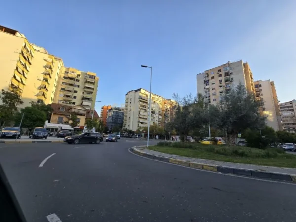 Tirane, shes apartament 1+1+Aneks+Ballkon Kati 10, 65 m² 165.000 € (Komuna e Parisit)