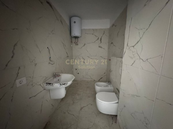 Tirane, shes apartament 2+1+Aneks+Ballkon Kati 6, 113 m² 158.000 € (Oasis Residece)