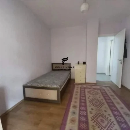 Tirane, jepet me qera apartament 2+1 Kati 3, 90 m² 700 € (KOMUNA E PARISIT)