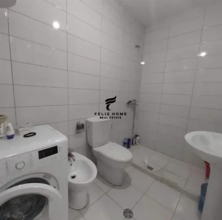 Tirane, jepet me qera apartament 2+1 Kati 3, 90 m² 700 € (KOMUNA E PARISIT)