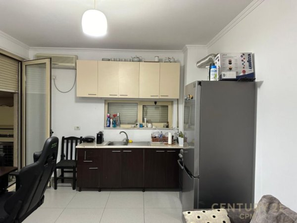 Tirane, jepet me qera apartament 2+1+Aneks+Ballkon Kati 3, 76 m² 650 € (Kristal Center)