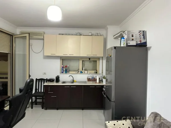 Tirane, jepet me qera apartament 2+1+Aneks+Ballkon Kati 3, 76 m² 650 € (Kristal Center)