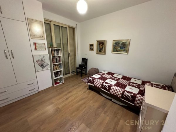 Tirane, jepet me qera apartament 2+1+Aneks+Ballkon Kati 3, 76 m² 650 € (Kristal Center)
