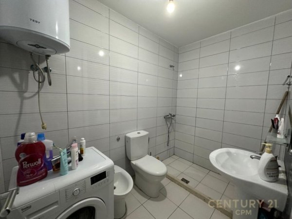 Tirane, jepet me qera apartament 2+1+Aneks+Ballkon Kati 3, 76 m² 650 € (Kristal Center)