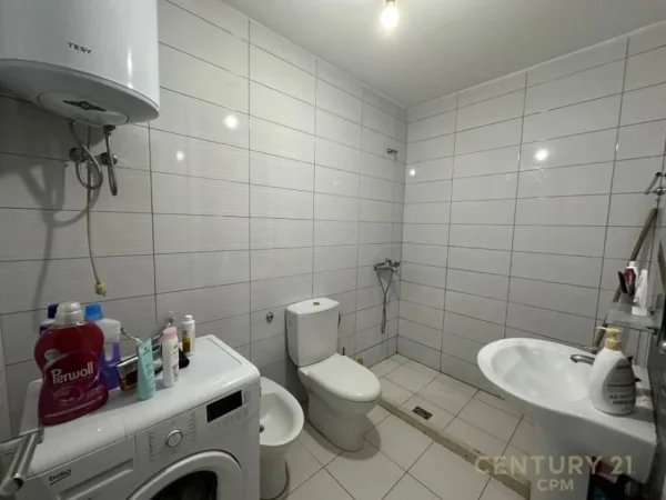 Tirane, jepet me qera apartament 2+1+Aneks+Ballkon Kati 3, 76 m² 650 € (Kristal Center)