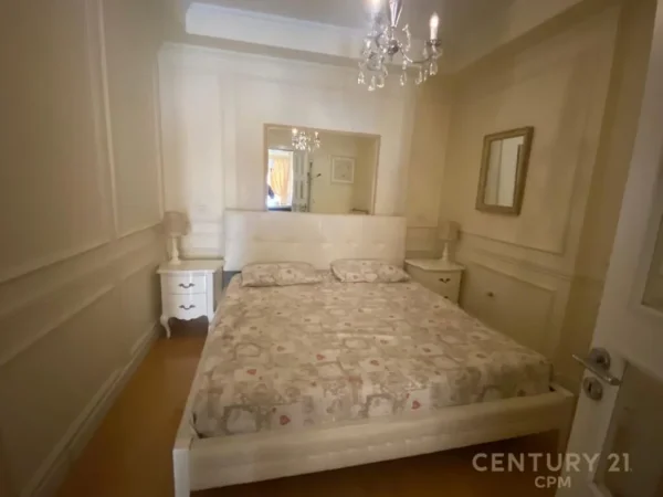 Tirane, jepet me qera 2+1+Aneks+Ballkon Kati 4, 80 m² 600 € (Komuna e Parisit)