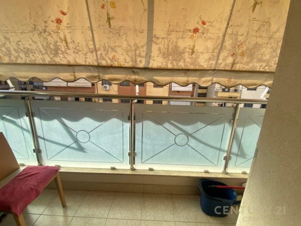 Tirane, jepet me qera 2+1+Aneks+Ballkon Kati 4, 80 m² 600 € (Komuna e Parisit)
