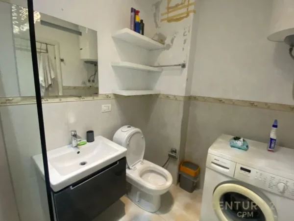 Tirane, jepet me qera 2+1+Aneks+Ballkon Kati 4, 80 m² 600 € (Komuna e Parisit)