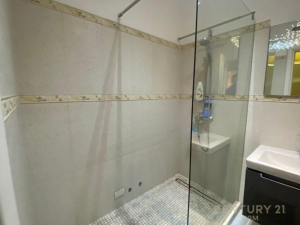 Tirane, jepet me qera 2+1+Aneks+Ballkon Kati 4, 80 m² 600 € (Komuna e Parisit)