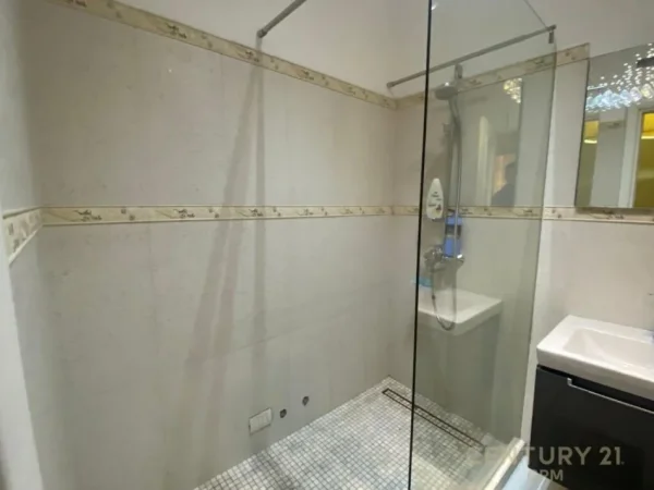 Tirane, jepet me qera 2+1+Aneks+Ballkon Kati 4, 80 m² 600 € (Komuna e Parisit)