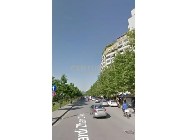 Tirane, jepet me qera bar-resorant Kati 0, 280 m² 3.500 € (Brryli)