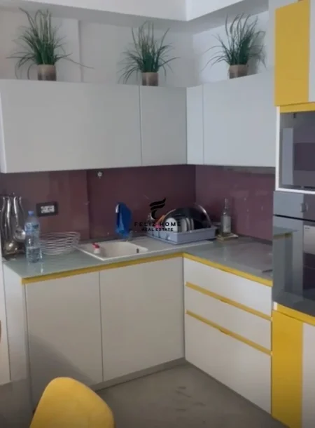 Tirane, jepet me qera apartament 2+1+Ballkon Kati 1, 110 m² 900 € (KODRA E DIELLIT)