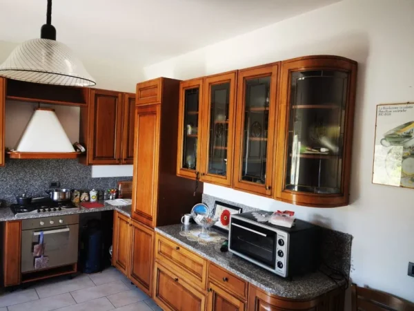 Tirane, shitet apartament 2 Katshe Kati 2, 379 m² 170.000 € (Vore)