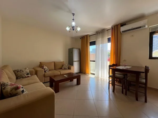 Tirane, jepet me qera apartament 1+1 Kati 2, 60 m² 500 euro (Stacioni I Trenit)
