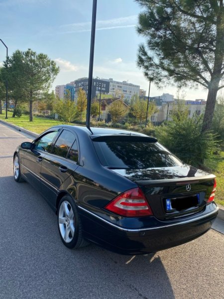 Tirane, shitet makine Mercedes Benz C220 Avantgard Nafte, e zeze automatik Kondicioner 226.000 km 5.200 €