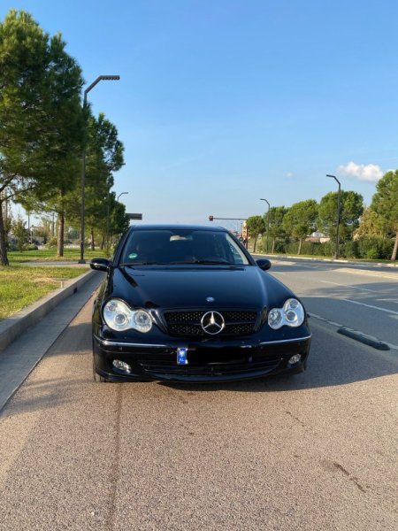 Tirane, shitet makine Mercedes Benz C220 Avantgard Nafte, e zeze automatik Kondicioner 226.000 km 5.200 €