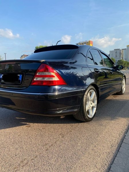 Tirane, shitet makine Mercedes Benz C220 Avantgard Nafte, e zeze automatik Kondicioner 226.000 km 5.200 €