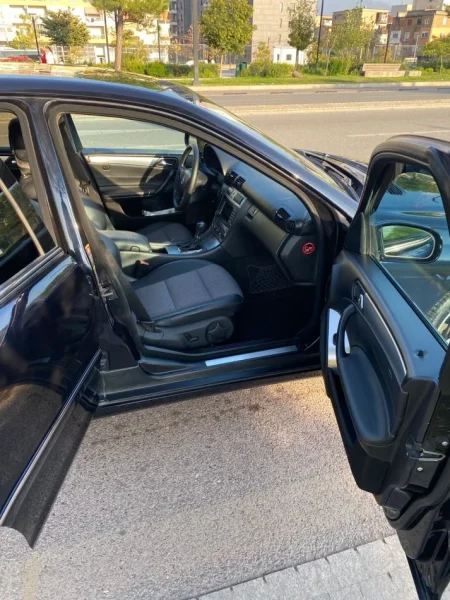 Tirane, shitet makine Mercedes Benz C220 Avantgard Nafte, e zeze automatik Kondicioner 226.000 km 5.200 €