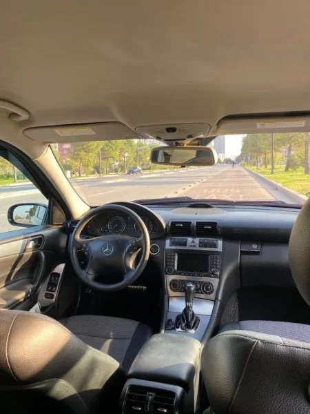 Tirane, shitet makine Mercedes Benz C220 Avantgard Nafte, e zeze automatik Kondicioner 226.000 km 5.200 €